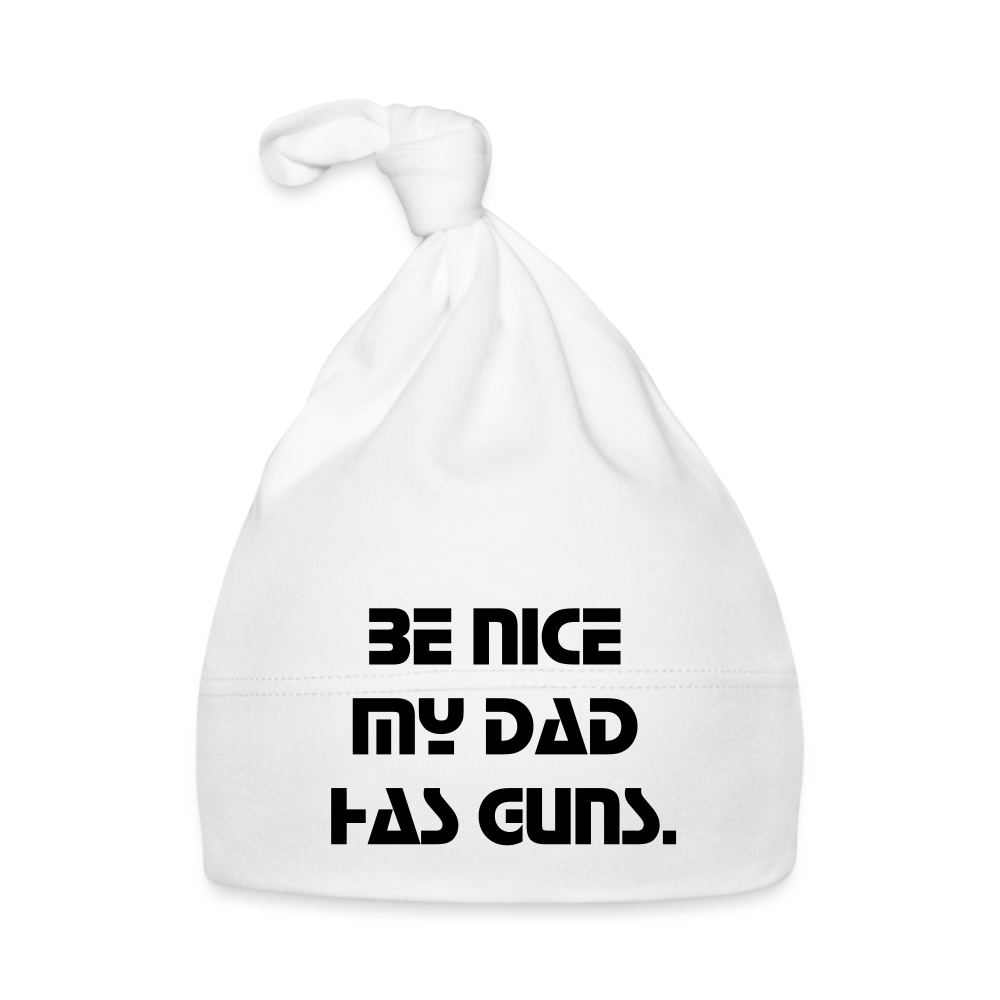 Baby Cap - BE NICE MY DAD HAS GUNS. - Weiß